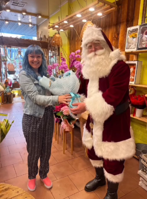 Santa with blue-haired flower lady